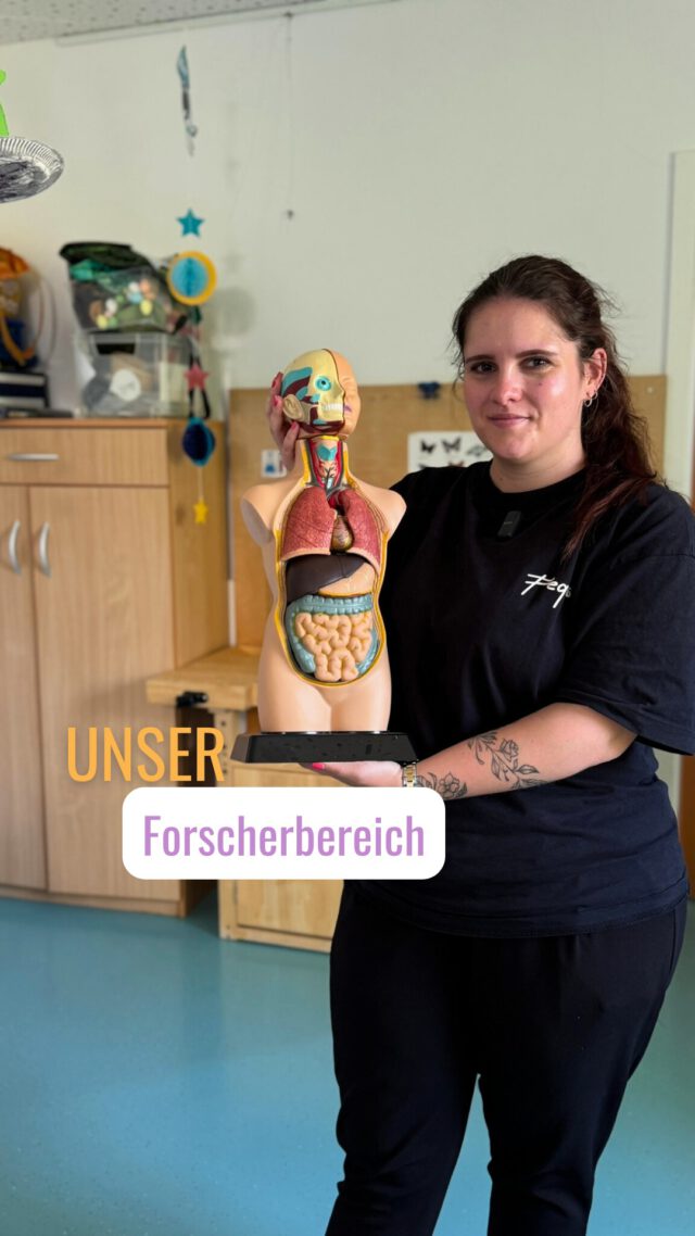 Forschen, staunen, entdecken: Jeden Tag ein kleines Abenteuer! 🔍

In unserem Forscherbereich bei den kleinen Strolchen wird Neugier großgeschrieben. Hier dürfen Kinder Dinge selbst ausprobieren, experimentieren und beobachten, was passiert.

Denn Kinder lernen am besten, wenn sie aktiv  mit allen Sinnen, mit Fragen, mit Begeisterung und jeder Menge Spaß entdecken dürfen!

Ob Wasser, Magneten oder Farben: Jedes Experiment öffnet ein Stückchen mehr die Tür zur Welt und stärkt das Vertrauen der Kinder in ihre eigenen Fähigkeiten. ❤️

#Entdeckerfreude #KitaAlltag #ForschenMitKindern #KleineStrolche #KiTa #KiTaSiegburg #JBH #siegburg